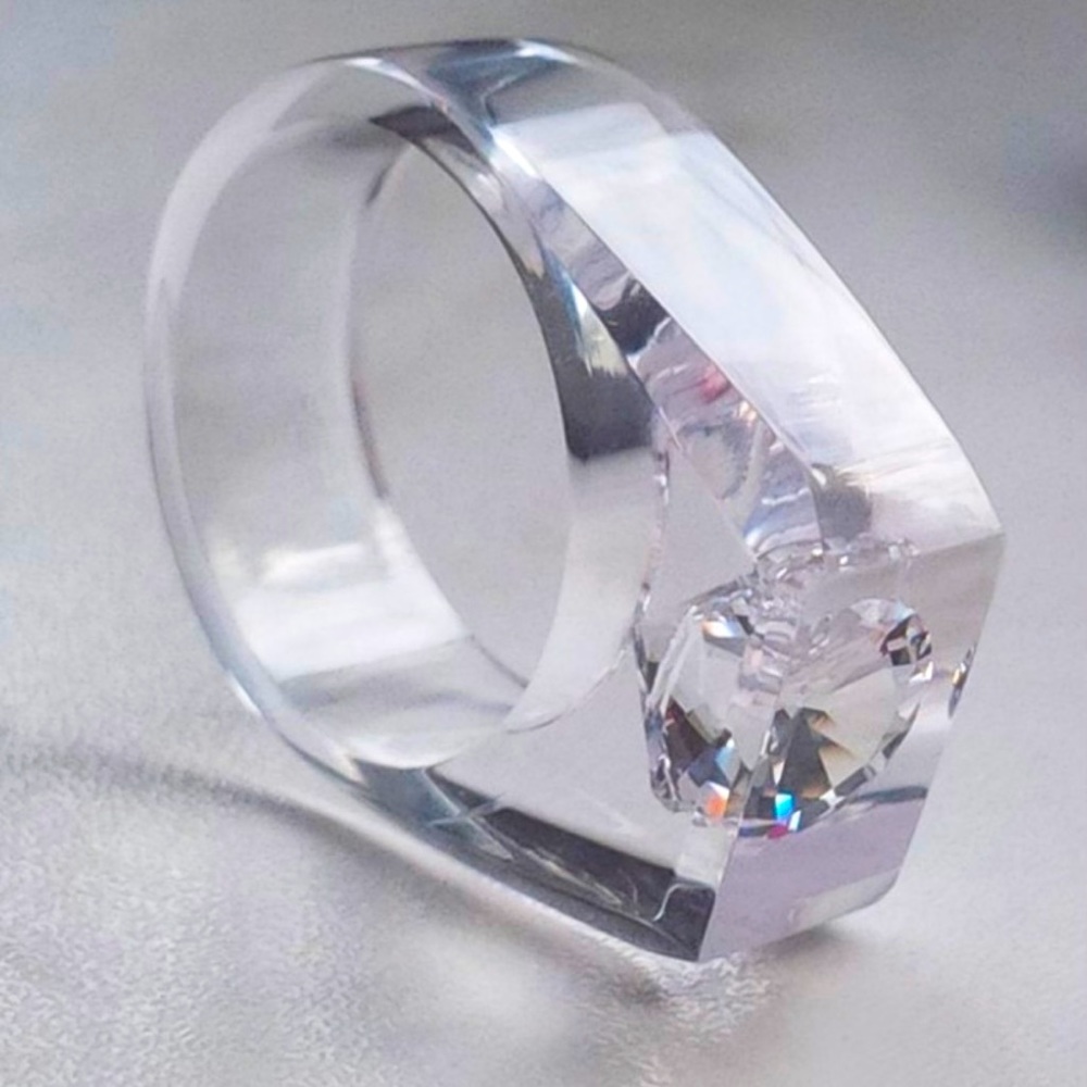 Clear resin ring with cubic zirconia band ring size 7.